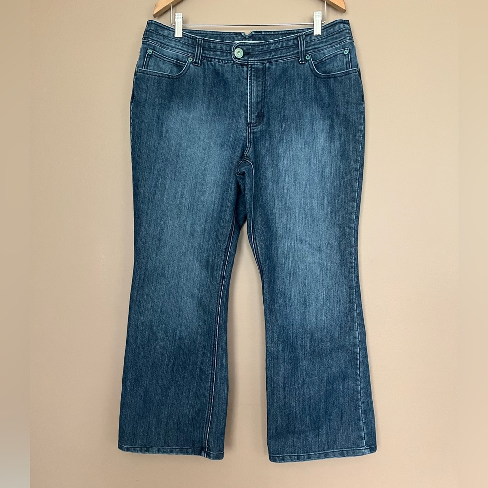 {Chico's Platinum} Val MS Bootcut Jean with Embroidered Pockets - Size 16 Short